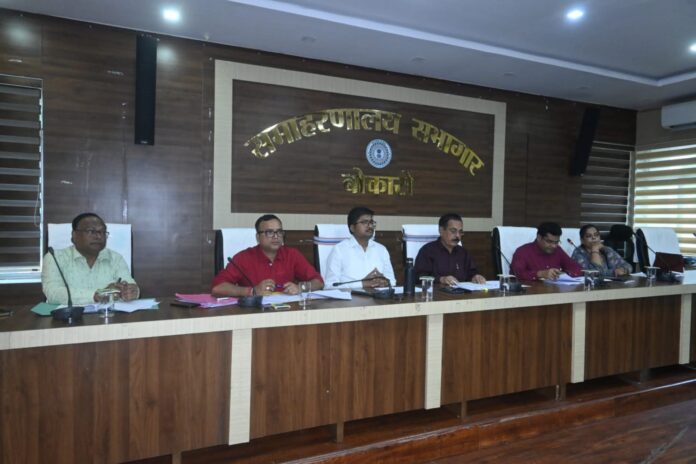 समाहरणालय में लंबित वादों की समीक्षा बैठक, उप विकास आयुक्त ने निर्देश दिए