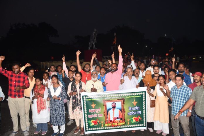 विस्थापितों का कैंडल मार्च