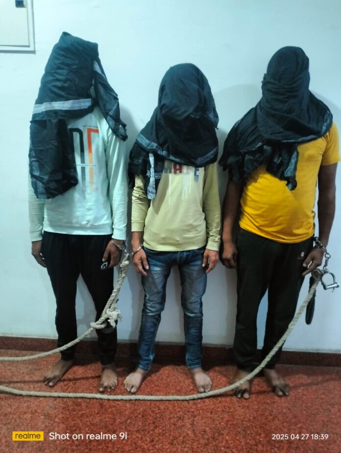 बोकारो में बियर तस्करी की बड़ी साजिश नाकाम, पुलिस ने 1400 पेटी बियर के साथ ट्रक जब्त