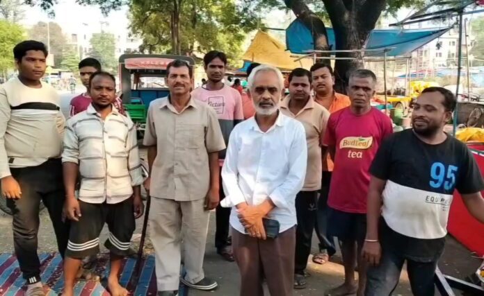 📰 सेक्टर-5 हटिया में फुटपाथ दुकानदारों की बैठक, सुविधाओं के बिना शुल्क वसूली का किया बहिष्कार