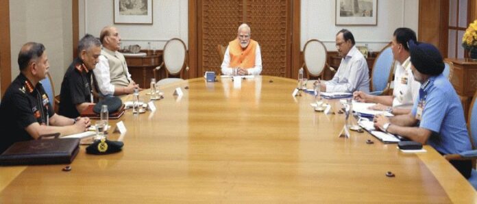 प्रधानमंत्री मोदी की हाई-लेवल मीटिंग: सेना को आतंक के खिलाफ खुली छूट, 'हमारा संकल्प है करारा जवाब देना'