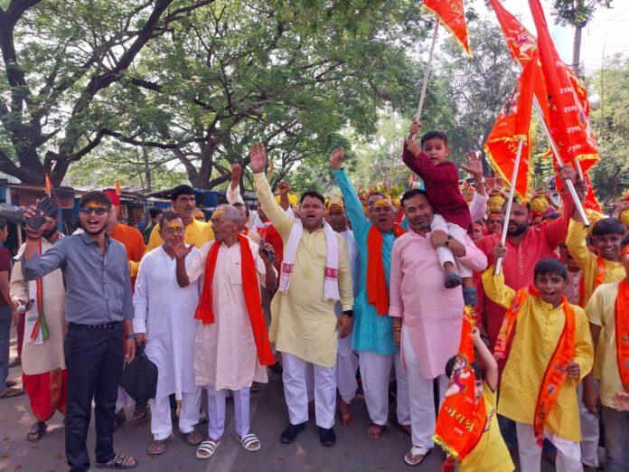 बोकारो में भक्तिमय माहौल: अष्टजाम यज्ञ व कलश यात्रा में उमड़ा श्रद्धालुओं का जनसैलाब