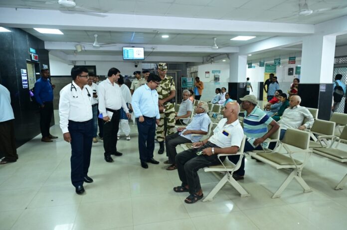 निदेशक प्रभारी बी. के. तिवारी ने नगर प्रशासन विभाग एवं बीजीएच का औचक निरीक्षण किया