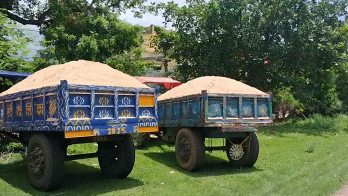 जामताड़ा में अवैध बालू ढुलाई पर पुलिस की सख्ती, दो ओवरलोड ट्रैक्टर जब्त