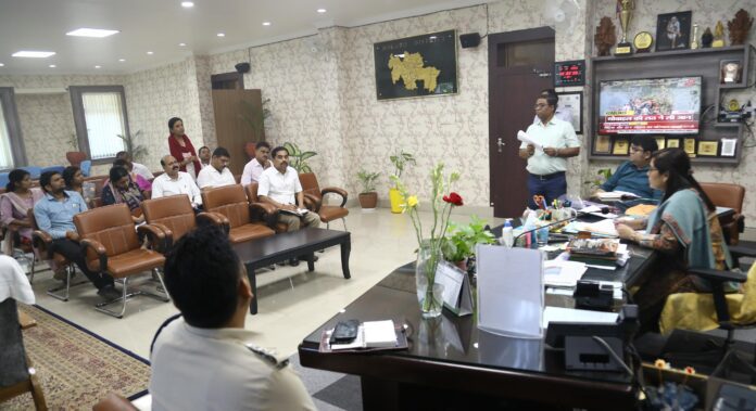 बाल श्रम उन्मूलन को लेकर उपायुक्त ने की टास्क फोर्स की बैठक, सघन छापेमारी के निर्देश