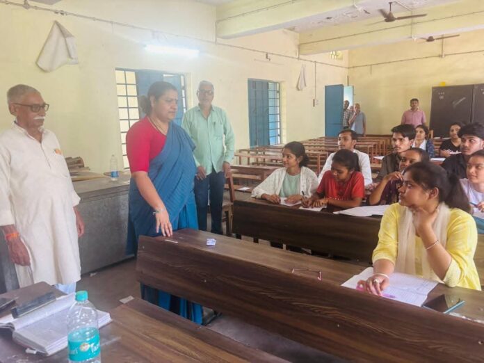 बोकारो विधायक श्वेता सिंह ने किया एस.एस. कॉलेज चास का औचक निरीक्षण, छात्रों के हित में दिए दिशा-निर्देश