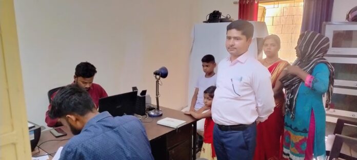 काफी संख्या में आमजनों ने कराया आधार का निबंधन और अपडेट, 17 मई तक चलेगा विशेष शिविर