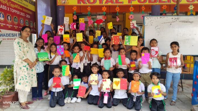 रॉयल पब्लिक स्कूल में हर्षोल्लास के साथ मनाया गया मातृत्व दिवस, बच्चों ने दी शानदार प्रस्तुतियां