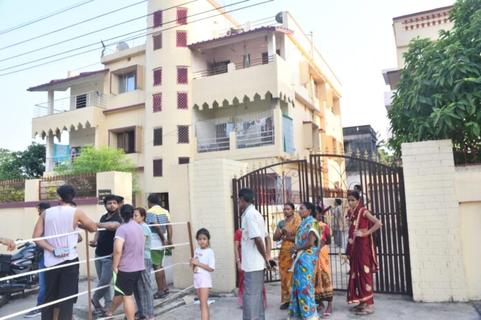 कोऑपरेटिव कॉलोनी में 85 वर्षीय बुजुर्ग की हत्या, धारदार हथियार से वार कर मारा