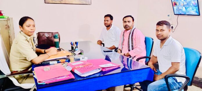 होमगार्ड जवानों की समस्याओं को लेकर कमांडेंट से मिले कुमार अमित