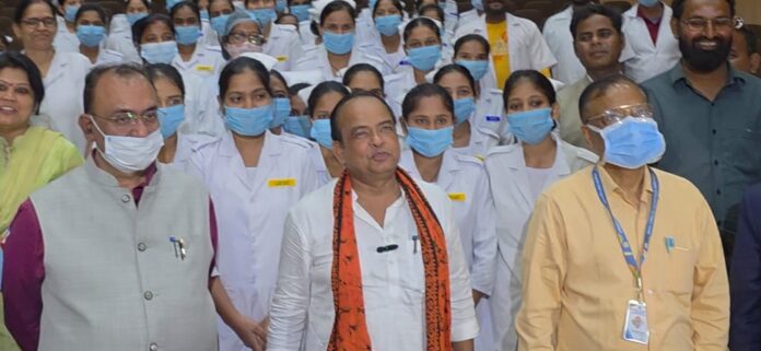 झारखंड के स्वास्थ्य मंत्री ने बुलाई आपात बैठक, कोविड के नए वेरिएंट NB.1.8.1 और LF.7 को लेकर जारी किया अलर्ट