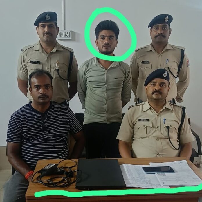 जैनामोड़ में आरपीएफ की छापेमारी, अवैध ई-टिकट दलाली में एक गिरफ्तार