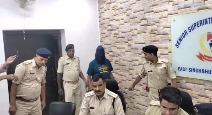 जमशेदपुर में पुलिस को बड़ी सफलता, हथियार के साथ कुख्यात अपराधी हरिकेश पटेल गिरफ्तार