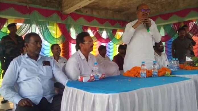 राधामाठ से असनबेड़िया तक बनेगी नई सड़क, झारखंड विधानसभा अध्यक्ष रविंद्र नाथ महतो ने किया शिलान्यास