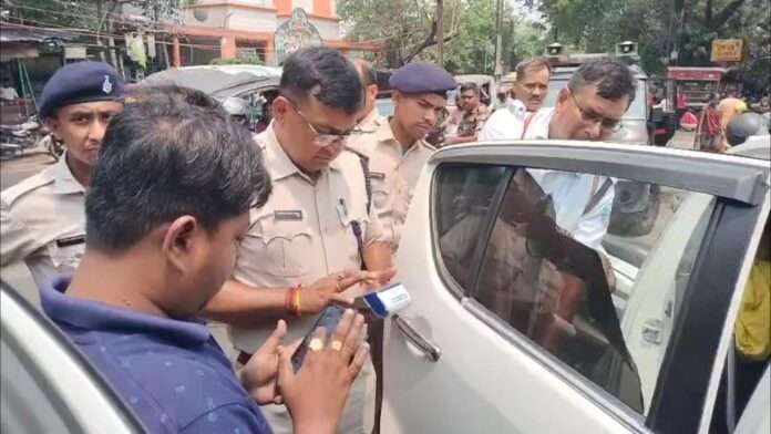 धनबाद में ट्रैफिक नियमों के उल्लंघन पर सख्ती, डीएसपी अरविंद कुमार के नेतृत्व में कार्रवाई