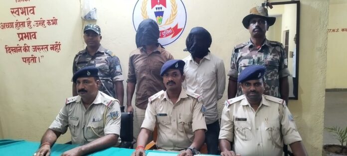 हरला थाना क्षेत्र में ट्रक चालक से रंगदारी मांगने वाले दो आरोपी गिरफ्तार, खुद को बता रहे थे JBKSS नेता