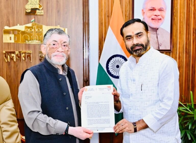 राज्यपाल से मिले कुमार अमित, बोकारो एयरपोर्ट संचालन सहित 11 सूत्री मांगों को लेकर सौंपा ज्ञापन