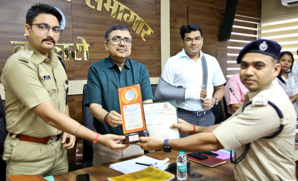 बोकारो में तम्बाकू नियंत्रण समिति की बैठक, कोटपा पालन को लेकर सख्त निर्देश और थाना प्रभारी सम्मानित