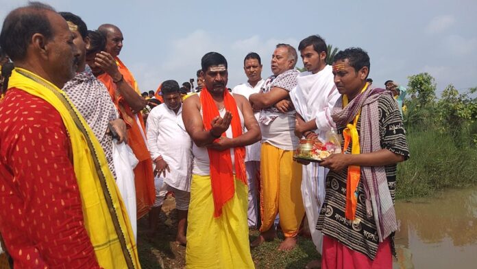 🔱 नाला में श्री श्री 1008 महा मृत्युंजय यज्ञ का शुभारंभ, कलश यात्रा से गूंजा भक्तिमय वातावरण