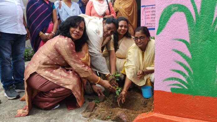 🌿 बाल अधिकार संरक्षण आयोग के सदस्यों ने किया चंद्रपुरा प्रखंड का निरीक्षण, आंगनबाड़ी केंद्रों में पाई गई अनियमितताएं