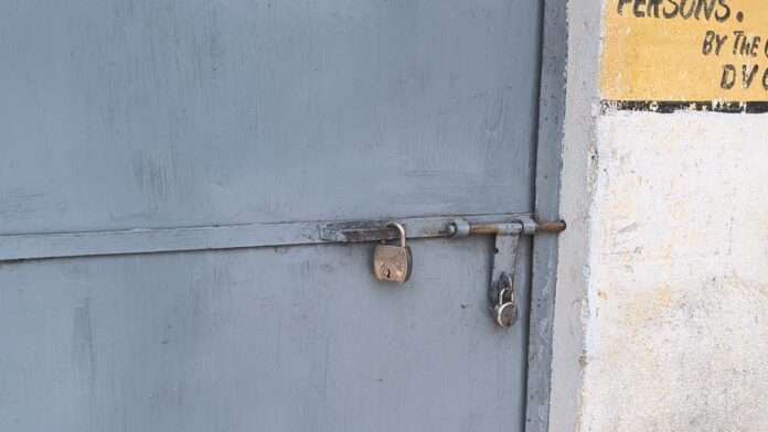 बेरमो एसडीओ ने डीवीसी ऐश पौंड में की छापेमारी, ओवरलोडिंग पर कार्रवाई करते हुए कांटा घर को किया सील