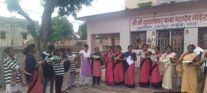 चास ग्रामीण बाल विकास परियोजना के तहत नशे के दुष्प्रभावों के खिलाफ जागरूकता अभियान चलाया गया, जिसमें नुक्कड़ नाटक और शपथ ग्रहण कार्यक्रमों के माध्यम से लोगों को नशा छोड़ने का संकल्प दिलाया गया।