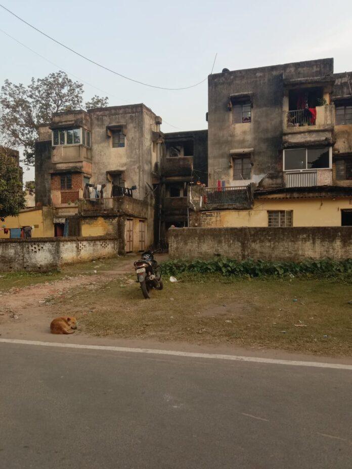 बीएसएल के जर्जर आवास और विशेष लीज पुनर्स्थापन योजना से जुड़ी प्रतीकात्मक तस्वीर