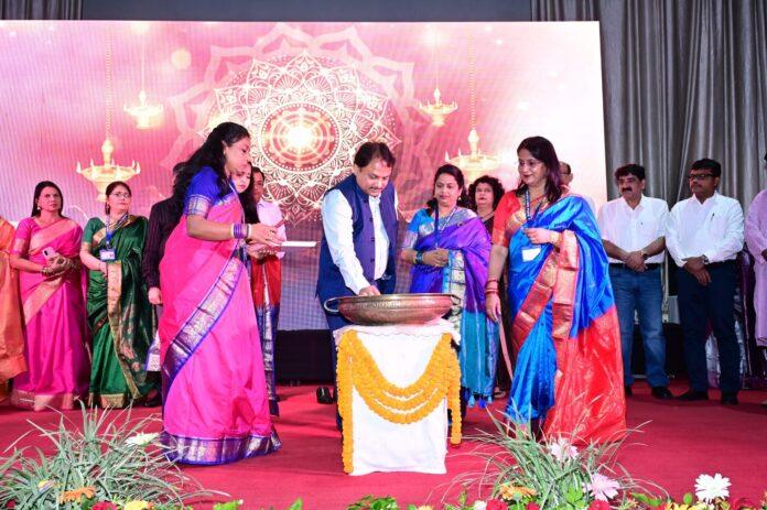 महिला समिति बोकारो के वार्षिकोत्सव कार्यक्रम में उपस्थित अतिथि और सदस्याएं