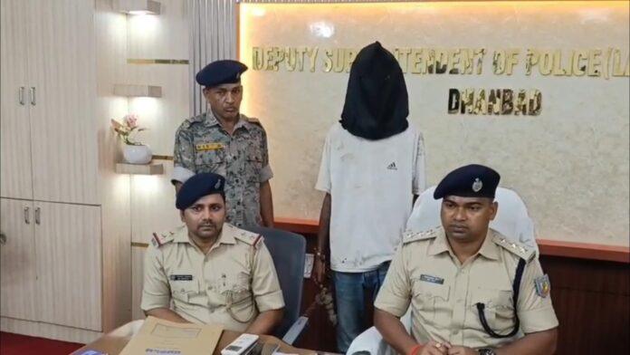 सरायढेला पुलिस द्वारा गिरफ्तार किए गए पर्स झपटमारी के आरोपी