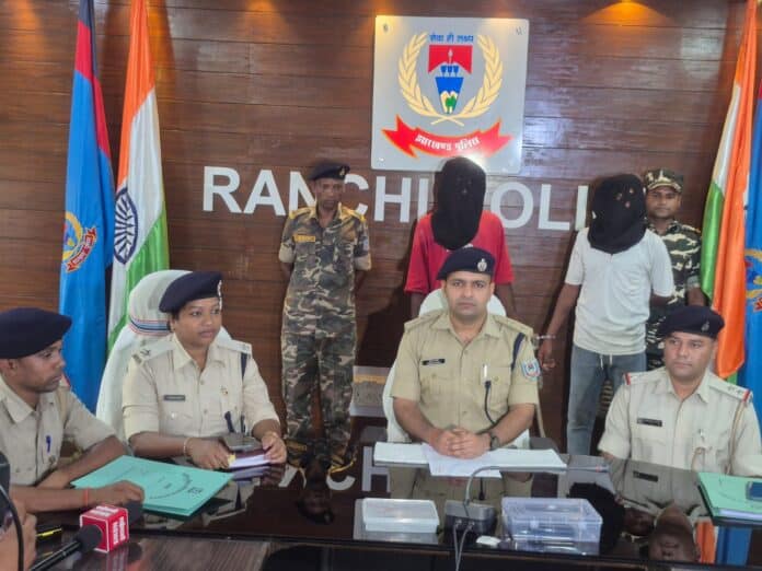 रांची स्कूटी लूट कांड में गिरफ्तार आरोपी और बरामद स्कूटी