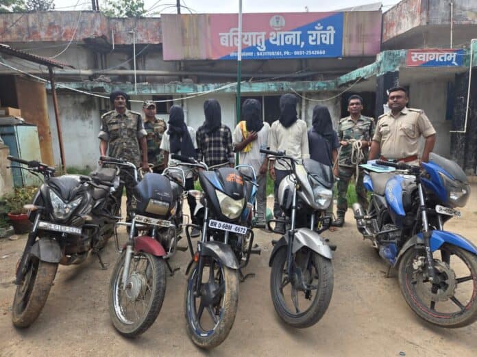 रांची बरीयातू थाना पुलिस द्वारा चोरी की बाइक के साथ गिरफ्तार आरोपी