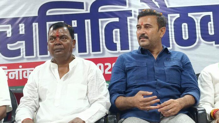 बोकारो में केंद्रीय समिति बैठक को संबोधित करते आजसू सुप्रीमो सुदेश महतो