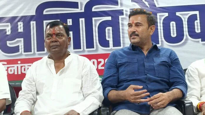बोकारो में केंद्रीय समिति बैठक को संबोधित करते आजसू सुप्रीमो सुदेश महतो