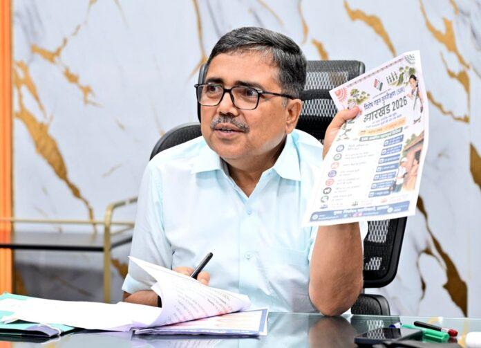 बोकारो डीसी अजय नाथ झा एसआईआर अभियान पर मीडिया को जानकारी देते हुए