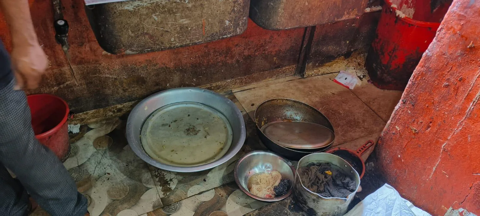 चास में रेस्टोरेंट पर नगर निगम की कार्रवाई