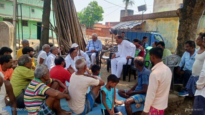 ग्राम जाला बोकारो में किसानों को संबोधित करते महर्षि गज अरविन्द
