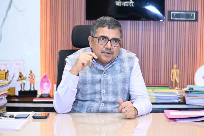 SIR-2026 अभियान की समीक्षा बैठक में अधिकारियों को निर्देश देते उपायुक्त अजय नाथ झा।