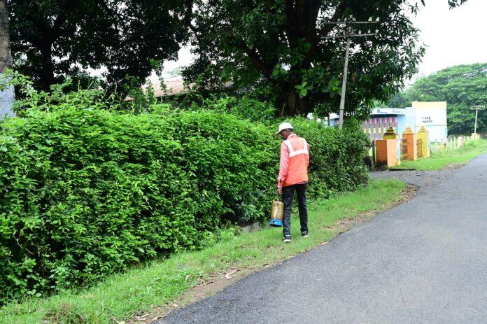 BSL public health team conducting anti-larva inspection in Bokaro Township