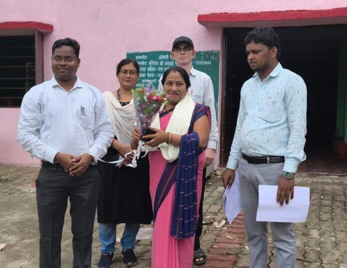 एसआईआर-2026 अभियान में सम्मानित बीएलओ जहांआरा और रीता देवी