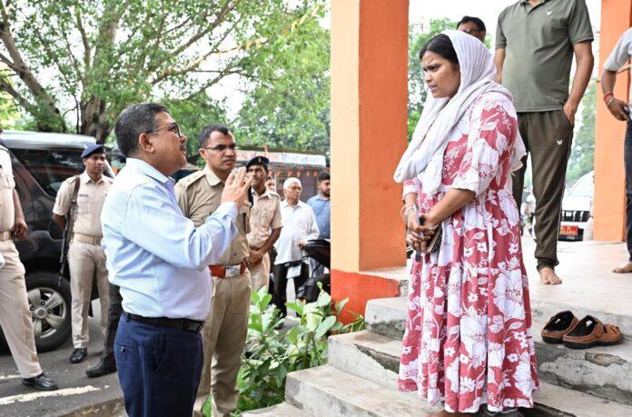 बोकारो स्टील सिटी में SIR-2026 अभियान का निरीक्षण करते डीसी अजय नाथ झा और एसपी नाथू सिंह मीना