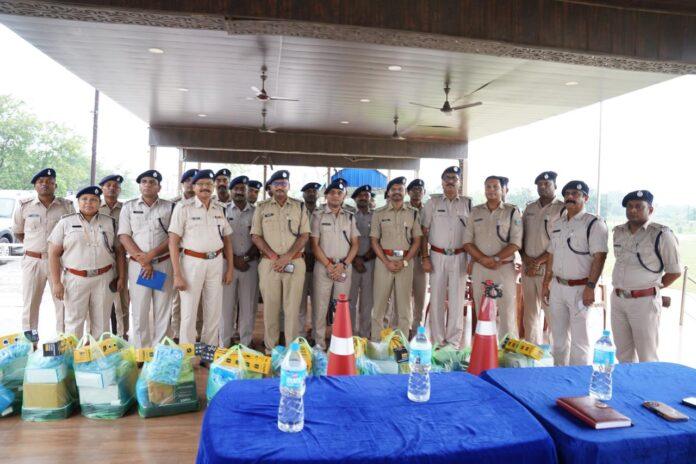 Bokaro Police distributing investigation kits to police stations for scientific crime investigation