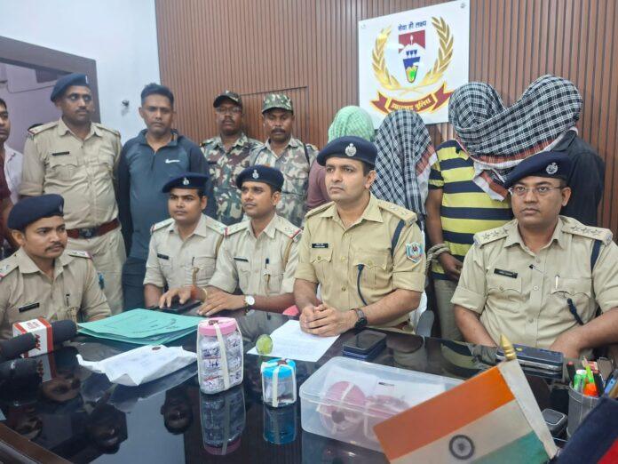 Police displaying seized brown sugar packets and cash after raid in Ranchi
