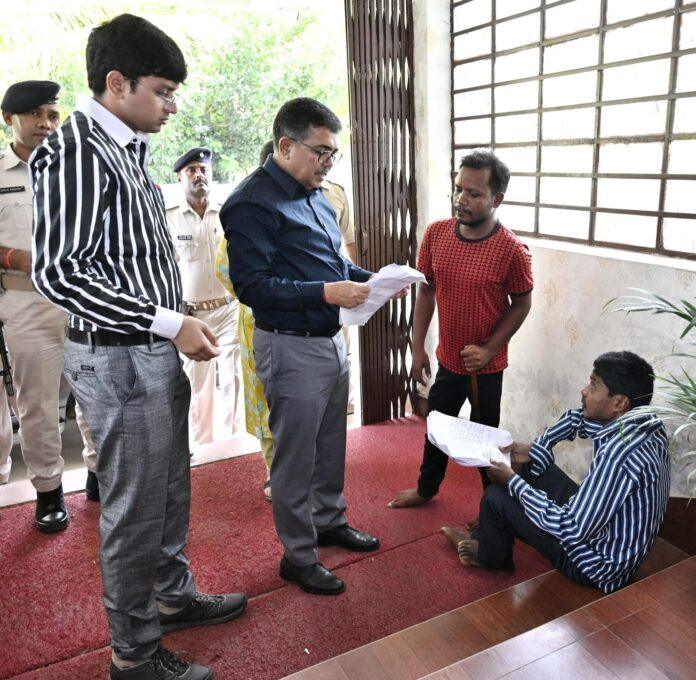 Bokaro Deputy Commissioner hearing public grievances during Hum Aapko Sunte Hain programme