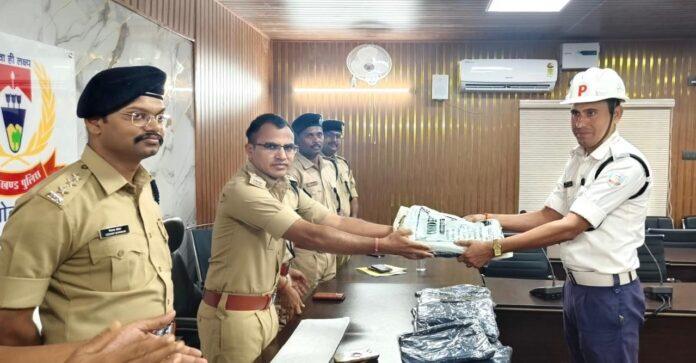 Bokaro Police distributing raincoats and waterproof shoes to traffic police personnel