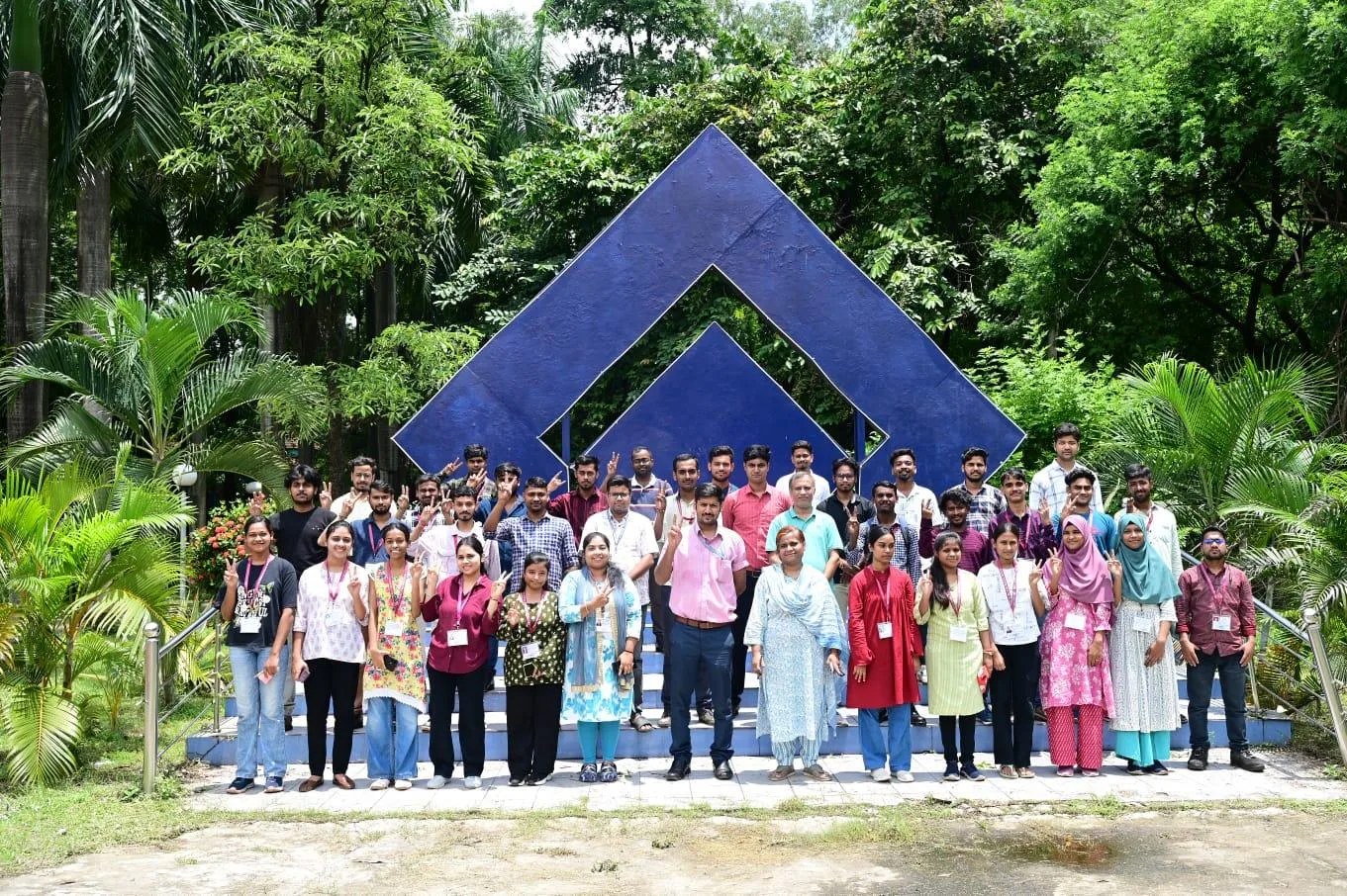 बोकारो इस्पात संयंत्र में प्रधानमंत्री इंटर्नशिप योजना के तहत प्रशिक्षण लेते इंटर्न्स
