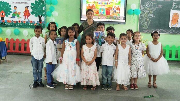 बोकारो DAV इस्पात पब्लिक स्कूल में ग्रीन डे ग्रैंडपेरेंट्स डे और रक्षाबंधन समारोह